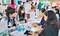 Tuyển dụng nhiều nhưng thất nghiệp tăng: Phải chăng do chọn nghề theo 'mốt', ngành 'giàu' mới học?