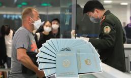 Nhóm đối tượng đặc biệt nào được miễn thị thực vào Việt Nam từ 15/8/2025?