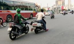 Lái xe trên đường có hành động này tưởng giúp người nhưng lại vi phạm quy định giao thông, có thể bị phạt tới hàng chục triệu đồng