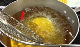 Tiếc dầu chiên thừa thì làm theo cách này, lọc sạch cặn đen bẩn để tái sử dụng chỉ với vỏ trứng và cơm