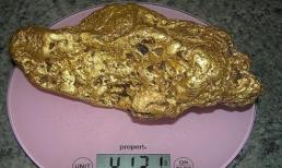 Người đàn ông lái máy xúc vô tình đào được cục vàng nguyên khối hơn 10kg, trị giá 30 tỷ đồng