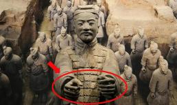 Bí ẩn đội quân đất nung trong lăng Tần Thủy Hoàng: Vì sao nhiều chiến binh nắm chặt tay không, vũ khí đâu rồi?