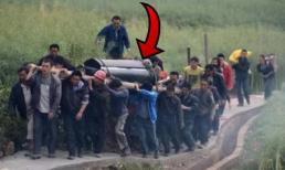 'Mưa rơi quan tài đời đời nghèo khổ, mưa rơi xuống mộ kiếp kiếp giàu sang', lời Tổ Tiên ở đây muốn ám chỉ điều gì? 