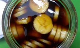 Ngâm chuối vào giấm trắng. Tôi không ngờ nó lại có tác dụng mạnh mẽ đến vậy, giờ biết chưa muộn