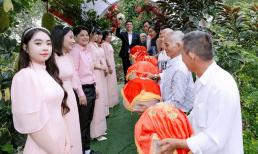 Dàn bô lão bê tráp tại đám cưới ở Đồng Tháp khiến dân mạng thích thú