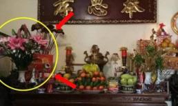 Tại sao nhà giàu kiêng kỵ đặt lọ hoa bên trái bàn thờ? Thắp hương ngày Rằm chú ý