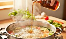 Tuyệt đối không nêm nước mắm khi món ăn đang sôi, tại sao lại vậy?