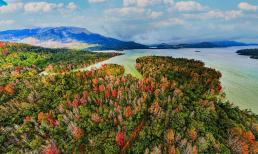 Kỳ lạ, mùa lá đỏ đẹp ngỡ ngàng như phim ở tây Quảng Trị khiến nhiều người tưởng... 'rừng phong' ở trời Âu