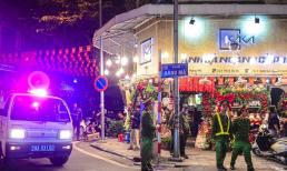 Vì sao công an dẹp, dỡ bỏ các trang trí lấn chiếm vỉa hè phố Hàng Mã?