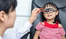 Trước khi trẻ bị cận thị, mắt của trẻ đã phát ra hai dấu hiệu cảnh báo, nhưng 90% cha mẹ không nhận thấy... 