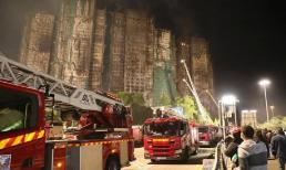 Thông tin mới vụ cháy chung cư ở Hồng Kông: Bắt thêm nghi phạm, hé lộ nguồn cơn lửa bủng cháy dữ dội