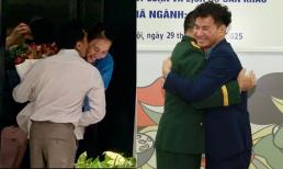 Sao Việt 1/12: 'Bắt gặp' cảnh ngượng đỏ mặt của Cường Đô la và Đàm Thu Trang; Danh tính nam nghệ sĩ được 'Cục trưởng' Xuân Bắc gửi lời chúc mừng