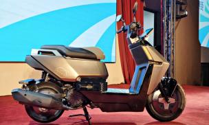 Bất ngờ với một dòng xe máy điện có thể chạy một mạch Hà Nội - Nghệ An, không cần cắm sạc vẫn có điện chạy tiếp