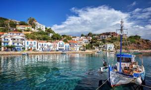 Vùng đất có người dân sống thọ bậc nhất hành tinh, 1/3 dân số trên 90 tuổi: 5 bí quyết giúp tránh xa bệnh tật, điều thứ 4 người Việt thường làm