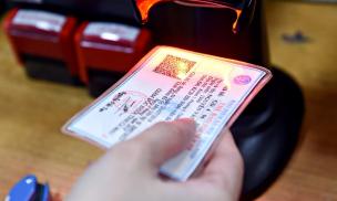 Người từ 75 tuổi nhận trợ cấp 500.000 đồng/tháng có được miễn phí bảo hiểm y tế?