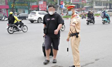 Người đi bộ cũng bị công an xử phạt nếu vi phạm những điều sau