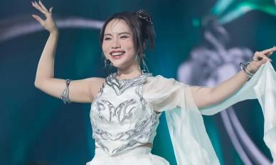 Phương Mỹ Chi bất ngờ gặp sự cố 'quên bài' trước hàng trăm khán giả