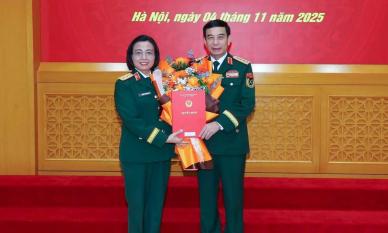 Chân dung nữ bác sĩ được thăng quân hàm Trung tướng