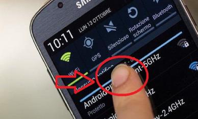 Nút 'thần kỳ' này trên điện thoại ấn là bắt wifi mà không cần mật khẩu, không tốn 4G, nhiều người không hề biết