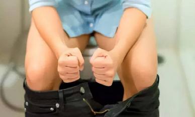 Có nên rửa hậu môn bằng nước sau khi đi đại tiện không? Việc rửa hậu môn thường xuyên có tốt cho sức khỏe không? 