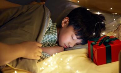 Tại sao trẻ em hay đá tung chăn khi ngủ? Không phải chỉ vì nóng, cha mẹ cần tìm hiểu! 