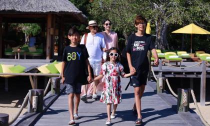 Hoa hậu Hà Kiều Anh cùng chồng con tận hưởng kỳ nghỉ ở khu resort có view 'đẹp nhất Việt Nam'