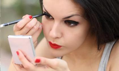 Phụ nữ không muốn lỗ chân lông ngày càng to thì nên tránh tối đa 3 hành vi này, rất có hại cho da