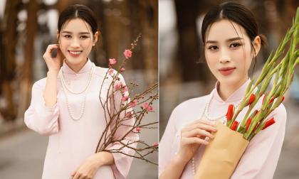 Hoa hậu Đỗ Hà diện áo dài dạo phố Hà Thành trước thềm Tết Nguyên đán, nhan sắc tựa 'nàng thơ' mùa Xuân