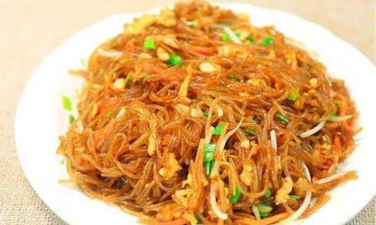 Thì ra đây là cách xào miến đúng. Bảo sao miến không bị dính hay vón cục