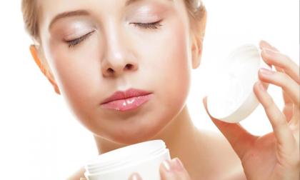 Sự khác biệt giữa kem lót và kem chống nắng là gì? Kem lót có thể thay thế kem chống nắng không?