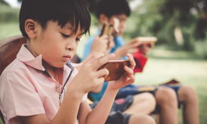 'Mẹ ơi, con muốn chơi thêm 10 phút nữa'! 2 cách trả lời khác nhau của cha mẹ sẽ tạo nên 2 cuộc đời khác nhau của trẻ