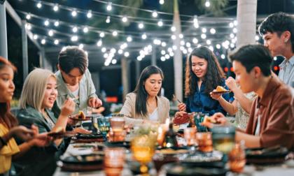Điện thoại mà vẫn giữ 3 nhóm chat này thì khó mà giàu lên được, nghèo vẫn hoàn nghèo
