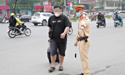 Người đi bộ cũng bị công an xử phạt nếu vi phạm những điều sau