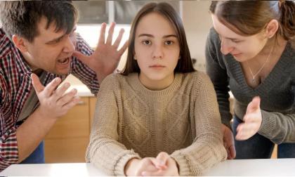 Đại học Stanford: Trẻ em thường xuyên bị la mắng dễ bị trầm cảm hơn, chỉ số IQ cũng có thể giảm! Có 3 phương pháp để trẻ nghe lời hiệu quả hơn gấp trăm lần la hét