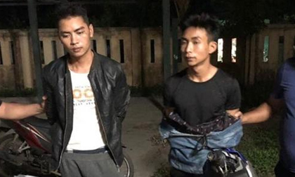 Hai nghi phạm sát hại nam sinh 18 tuổi chạy Grab vẫn bình thản đi ăn cơm, đưa đón nhau khi về quê bằng chiếc xe máy cướp được