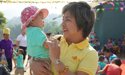 Phó chủ tịch Phạm Ngọc Phượng đại diện Bwon trao tặng 2 ngôi trường mầm non tại huyện Sông Mã, tỉnh Sơn La