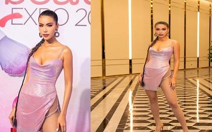 Thả nhẹ một đường catwalk nóng bỏng, Minh Tú khiến fan thót tim chiếc váy xẻ quá cao