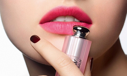 Giải pháp tuyệt vời giúp đôi môi bạn luôn căn mọng, mềm mại và tràn đầy sức sống với em Son dưỡng có màu Dior Addict Lip Glow thần thánh này