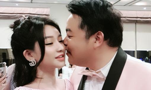 Quang Lê ôm hôn công khai hot girl Ivy - vợ cũ Hồ Quang Hiếu