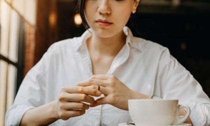 Vợ gọi điện đúng lúc chồng cùng nhân tình tận hưởng trong khách sạn, anh ta bực dọc ngắt máy mà không ngờ đã tự tuyên 'án tử' cho mình