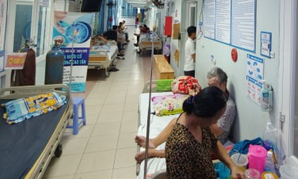 TP.HCM: Cha nghi lên cơn ngáo đá, dùng dao đâm liên tiếp con trai 9 tuổi đến vỡ lách vì tưởng là... chó