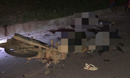 Xe máy đối đầu kinh hoàng khiến 4 thiếu niên tử vong