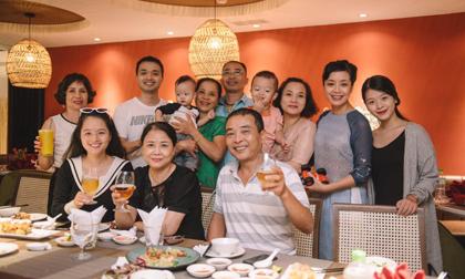 Vợ chồng nghệ sĩ Chiều Xuân tham dự sinh nhật của cháu ngoại
