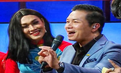 Khán giả 'nín thở' khi xem Shark Hưng cùng Shark Dũng hát lô tô trên sân khấu 'Thương vụ bạc tỷ'