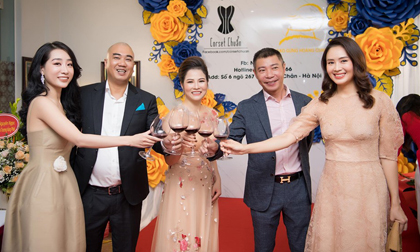 Vợ diễn viên 'Quỳnh búp bê' chính thức làm đại diên Corset Chuẩn tại miền Bắc