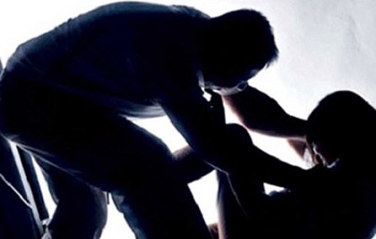 Tài xế chở khách vào chỗ vắng, ép quan hệ tình dục và cướp tài sản