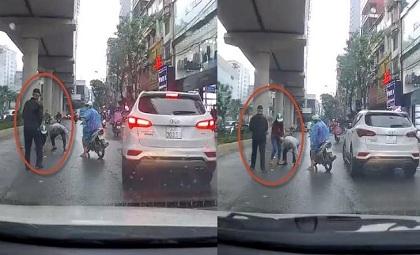 Mặc kệ cô gái van xin, 2 tài xế xe ôm vẫn 'hôi tiền' một cách trắng trợn