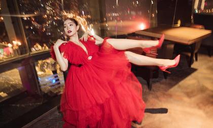 Đầu tư đồ bánh bèo đi diễn, Minh Hằng được fan khen xinh xuất sắc