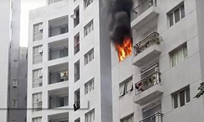 Cháy lớn ở khu tái định cư Hoàng Cầu - Hà Nội, khói lửa bốc nghi ngút