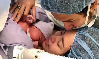 Xúc động trước khoảnh khắc con gái chào đời của vợ chồng Vũ Ngọc Ánh – Anh Tài